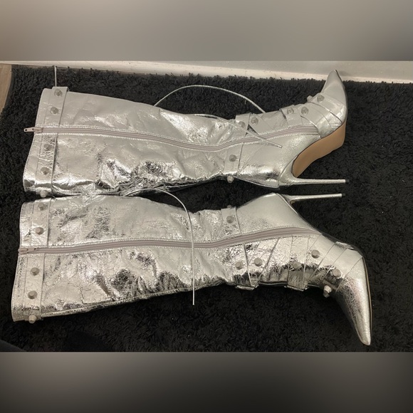 SALE❤️❤️❤️NEW w/ Box Sexy Silver Steve Madden Boots - Picture 6 of 7
